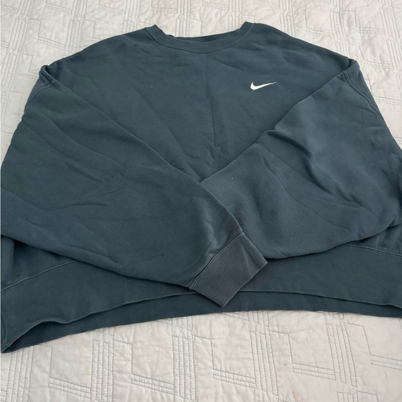 Nike Women's Dark Gray/Green Sweatshirt - Picture 1 of 2